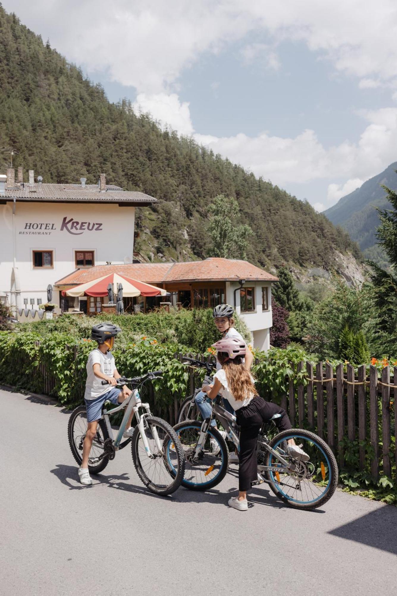 Hotel Kreuz Pfunds Exteriör bild